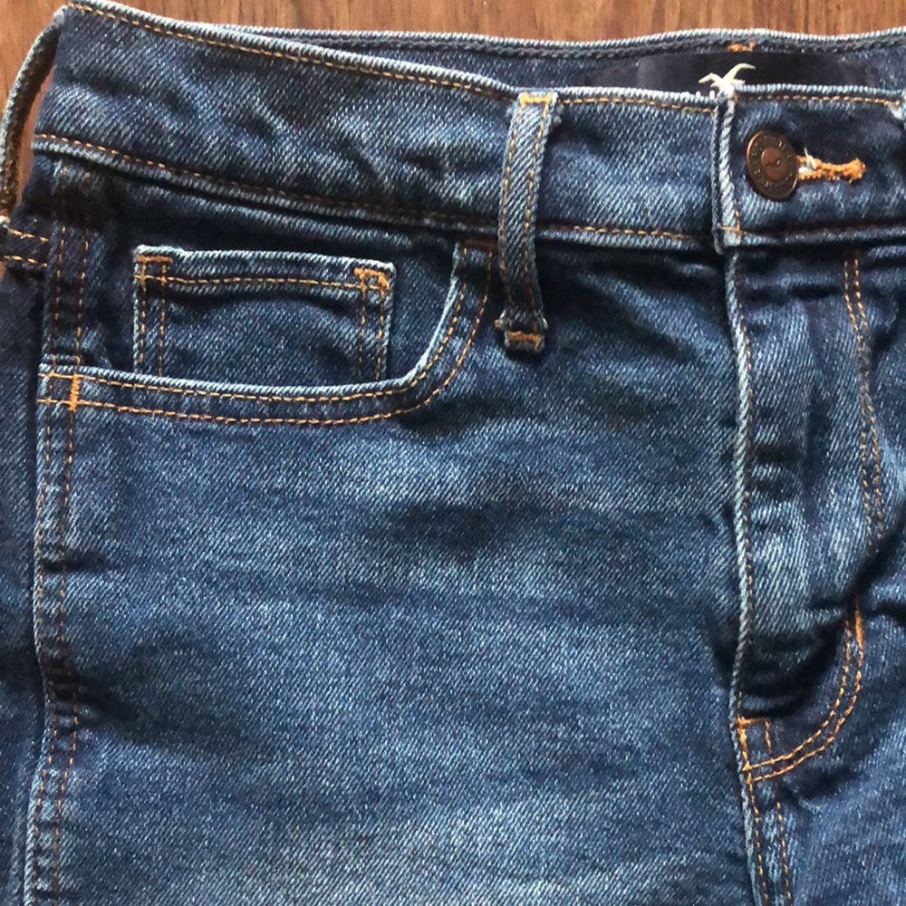 Hollister High-Rise Short-Short Vintage Stretch Cuffed Medium Blue Jean Size 26 - Picture 2 of 12